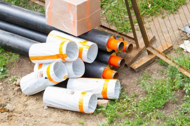 büyük bir su veya kanalizasyon boruları