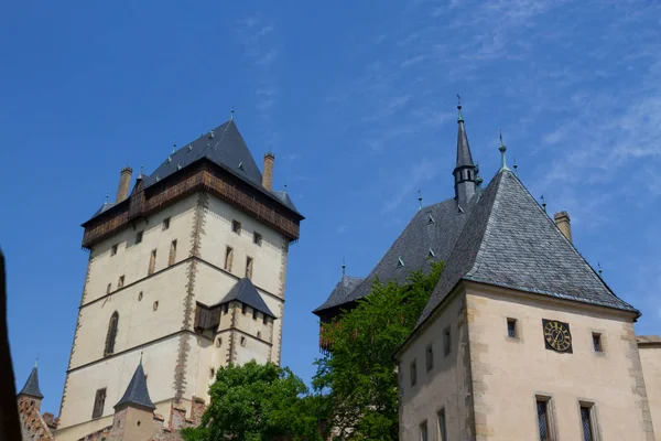 Castelo de Karlstejn perto da cidade de Praga — Fotografia de Stock