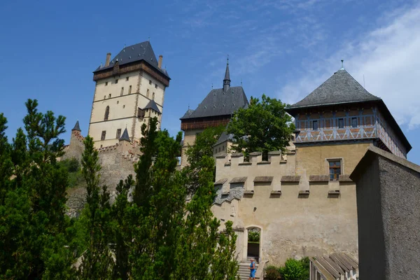 Castelo de Karlstejn perto da cidade de Praga — Fotografia de Stock