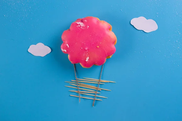 Rosa Keks als Luftballon — Stockfoto