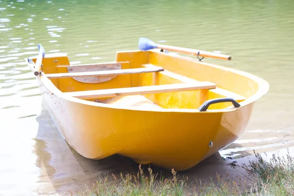 ปิดเรือสีเหลือง — ภาพถ่ายสต็อก