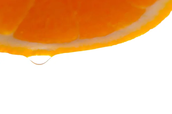 Frutos de laranja caem profundamente debaixo de água — Fotografia de Stock