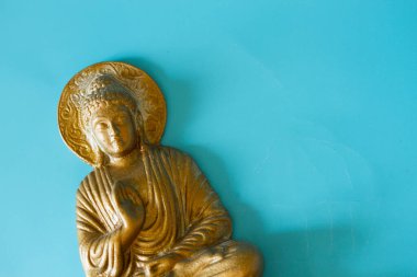 Bronz renkli Buda heykelciği