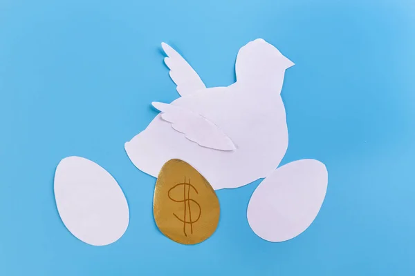 Telur emas dengan tanda dolar — Stok Foto