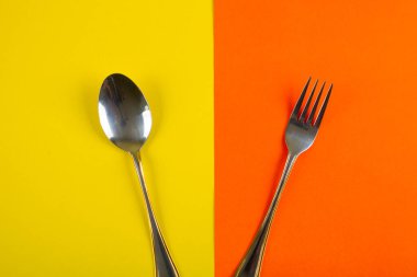 yemek için bekliyor