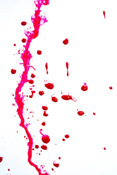 Blodet droppar på vit bakgrund — Stockfoto