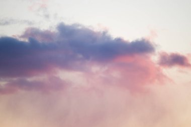 Güzel bulutlu arka plan. Gün batımı ya da gün doğumu