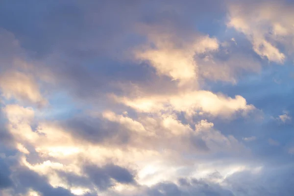 Schöne Wolkenlandschaft Hintergrund Sonnenuntergang Oder Sonnenaufgang — Stockfoto