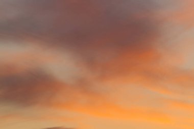 Güzel bulutlu arka plan. Gün batımı ya da gün doğumu