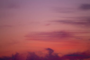 Güzel bulutlu arka plan. Gün batımı ya da gün doğumu