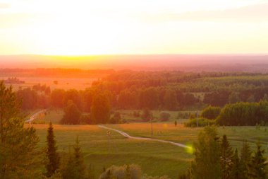 Tepe sisle kaplıydı. Gün doğumu