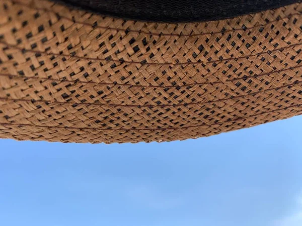 Sombrero Playa Sobre Fondo Azul Del Cielo — Foto de Stock