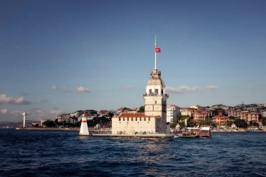 Ortaçağ Bizans döneminden beri Leander 's olarak da bilinen İstanbul Boğazı' ndaki Bakire Kulesi 'nin manzarası.