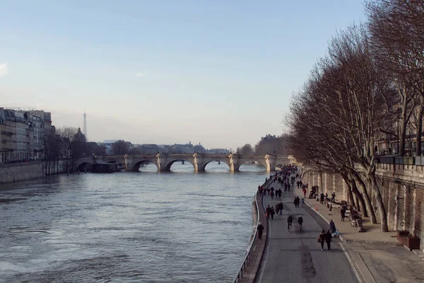 Vista Gente Caminando Por Río Sena París Puente Neuf Puente —  Fotos de Stock