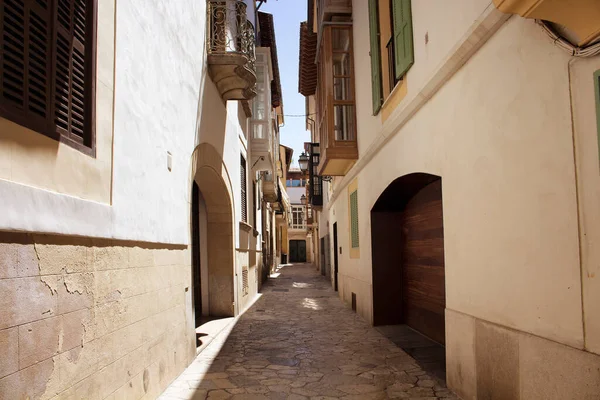 View Old Historical Narrow Typical Street Palma Mallorca Showing Lifestyle — Stock Photo, Image