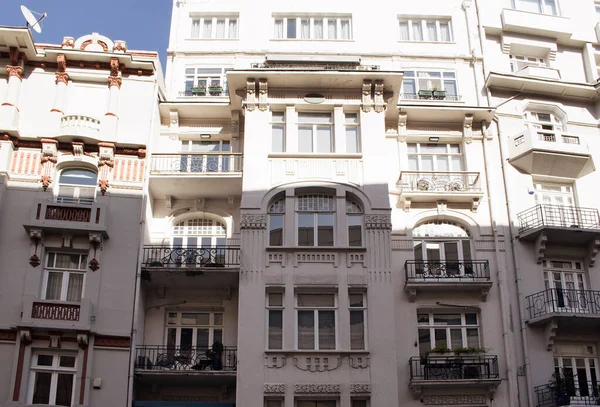 Vista Edificios Antiguos Históricos Típicos Barrio Nisantasi Estambul Imagen Refleja —  Fotos de Stock