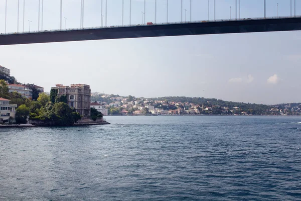 Stanbul Avrupa Yakasındaki Fsm Köprüsü Boğaz Binaların Manzarası Güneşli Bir — Stok fotoğraf