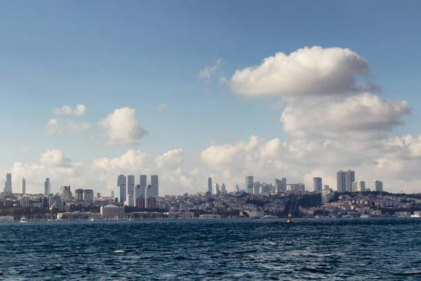 Uitzicht Europese Kant Van Istanbul Vanaf Een Boot Bosporus — Stockfoto