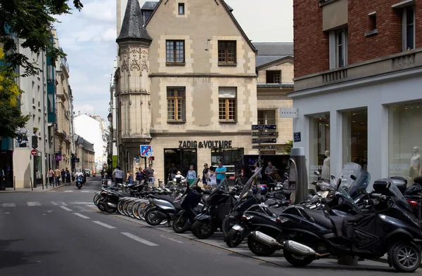 Vista Las Motocicletas Aparcadas Una Las Calles Del Barrio Marais — Foto de Stock