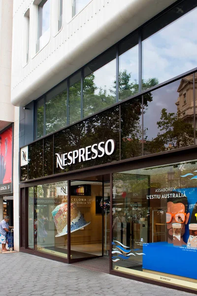 View Famous Swiss Coffee Brand Store Street Called Passeig Gracia — стоковое фото