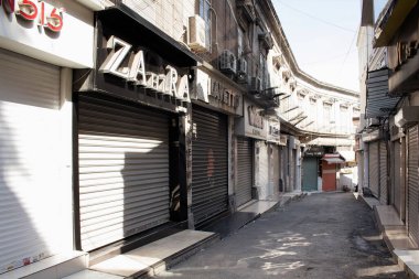 İstanbul 'un Eminonu / Sirkeci bölgesinde Pazar günü kapatılan mağazalar.