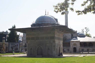 İstanbul Tophane bölgesindeki Cephanelik Meydanı Çeşmesi manzarası.