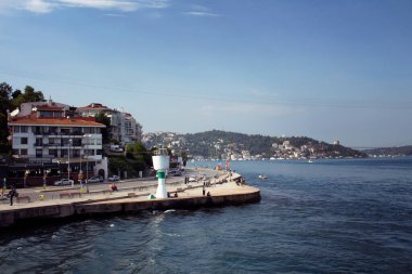 İstanbul 'un İstanbul ve Avrupa yakasındaki insanların görüşü. Güneşli bir yaz günü..