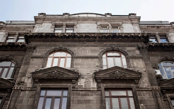 Vista Inferior Del Edificio Histórico Piedra Zona Eminonu Sirkeci Estambul — Foto de Stock