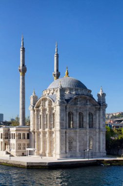 İstanbul 'da Boğaziçi' nin Ortakoy Camii