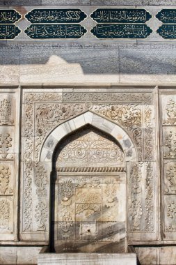 Tophane / İstanbul 'daki eski bir çeşmenin mimari ayrıntıları