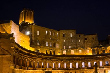 Roma 'da geceleyin Augustus (imparatorluk yapısı) forumu