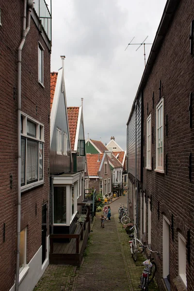 View Children Playing Street Historical Traditional Houses Volendam — Stock Photo, Image