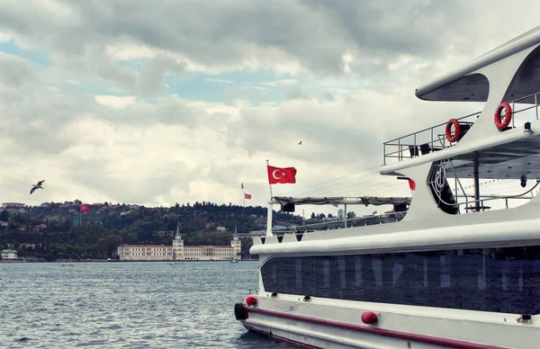 Vista Barco Passeio Iate Estacionado Área Kurucesme Arnavutkoy Bosphorus Escola — Fotografia de Stock