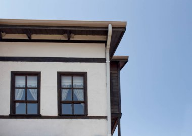 Türkiye 'nin kuzeybatısındaki Tarakli tarihi bölgesinde geleneksel, eski ve tarihi Anadolu evi (konak). Ormanla çevrilidir ve İstanbul ile Ankara 'nın yaklaşık ortasında yer alır.