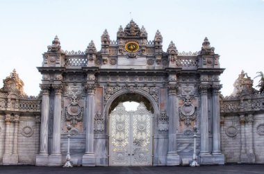 Dolmabahçe Sarayı 'nın Kapısı
