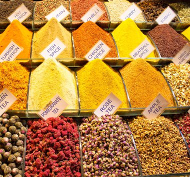 Eminonu / İstanbul 'daki baharat pazarı