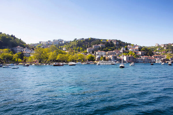 Вид на фешенебельный район "Бич" у Босфора в Стамбуле
