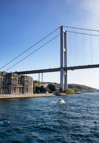 Дворец Бейлербеи Яхта Мост Босфор — стоковое фото