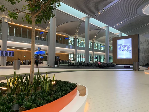 Vista Puerta Zona Estar Una Gran Pantalla Publicidad Nuevo Aeropuerto —  Fotos de Stock