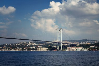 İstanbul 'un İstanbul Köprüsü ve Asya tarafının manzarası.