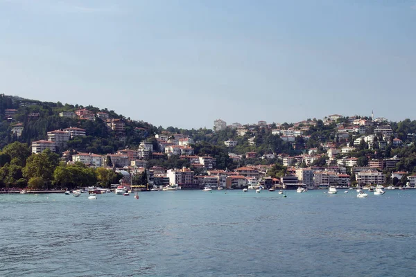 View Motorboats Yachts Buildings European Side Bosphorus Istanbul Sunny Summer — Stock Photo, Image