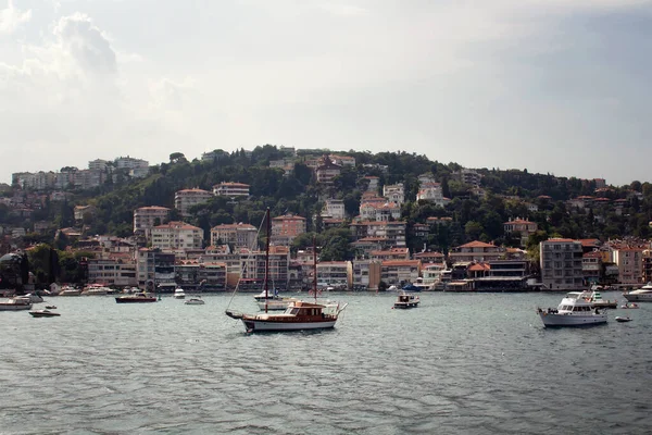 Vista Lanchas Yates Edificios Lado Europeo Bósforo Estambul Día Soleado — Foto de Stock