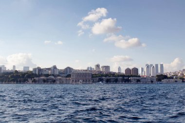 İstanbul ve Boğaz 'ın Avrupa yakasındaki binaların manzarası.