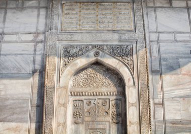 Tophane / İstanbul 'daki eski bir çeşmenin mimari ayrıntıları
