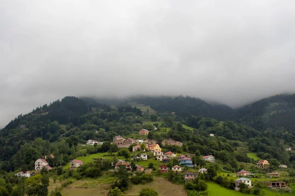 Vue Village Haut Plateau Des Montagnes Forêt Dans Brouillard Créant — Photo