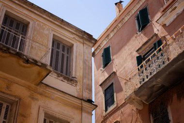 Korfu 'nun (Kerkyra) eski tarihi binaları. 
