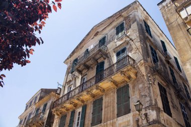 Korfu 'nun (Kerkyra) eski tarihi binaları.