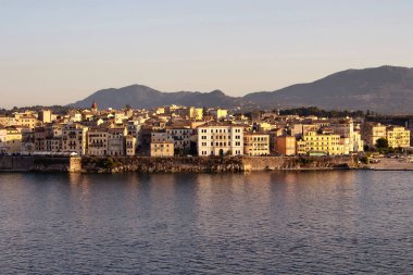 Eski Korfu kasabasının havadan görünüşü (Kerkyra). 