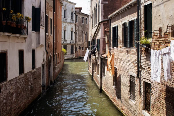 Vista Ropa Lavada Colgada Edificio Antiguo Histórico Típico Venecia Italia — Foto de Stock