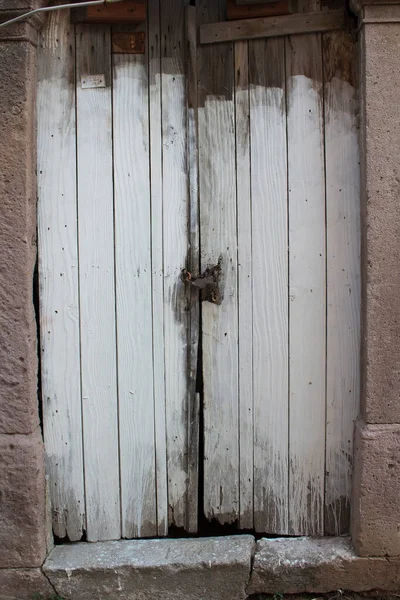 Білі Старі Іржаві Типові Замкнені Двері Старому Місті Кунда Алібі — стокове фото